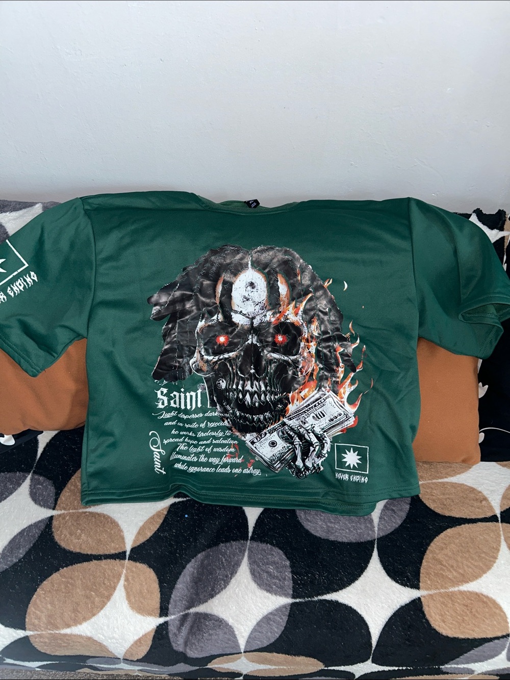 ROMWE Men’s Graphic Skull Fire Money Crop Tee in Forest Green